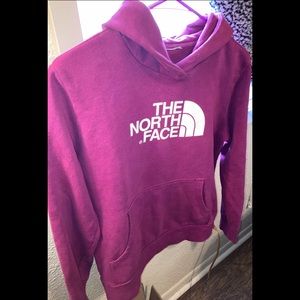 The north face sweatshirt size small in woman’s but fits like a medium